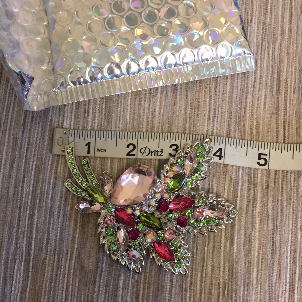 Ladies brooch/pin.